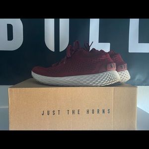 Burgundy knit runners